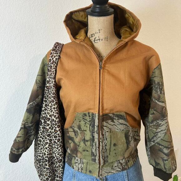 Tan quilted two tone green - Picture 2 of 7